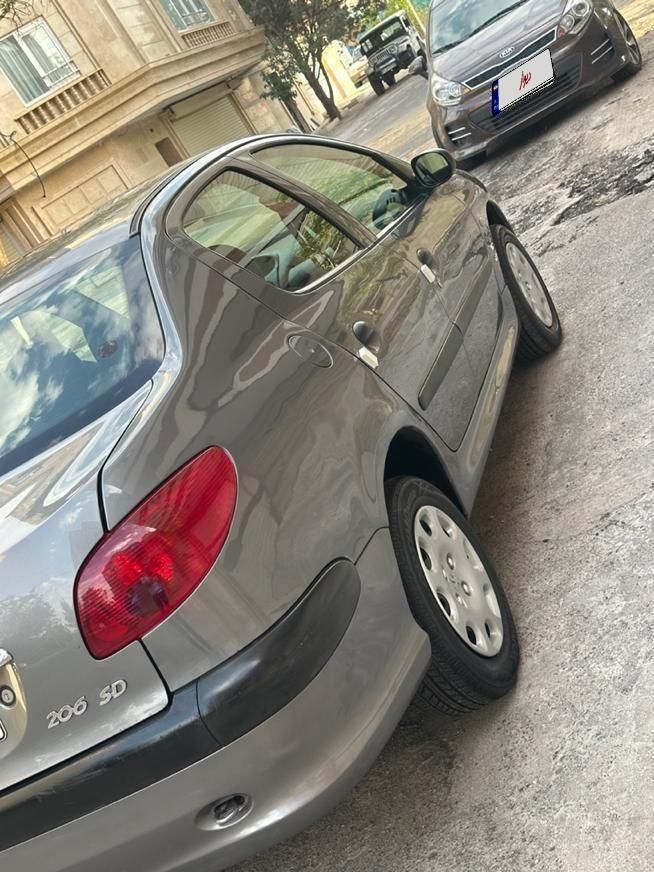 پژو ۲۰۶ صندوق دار v2 - 1390