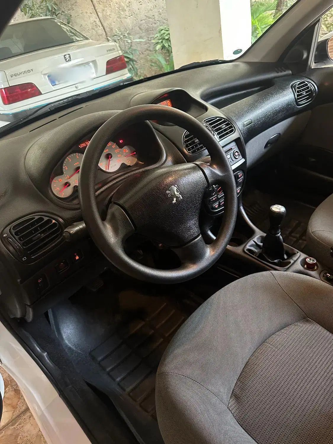 پژو ۲۰۶ صندوق دار v8 - 1399