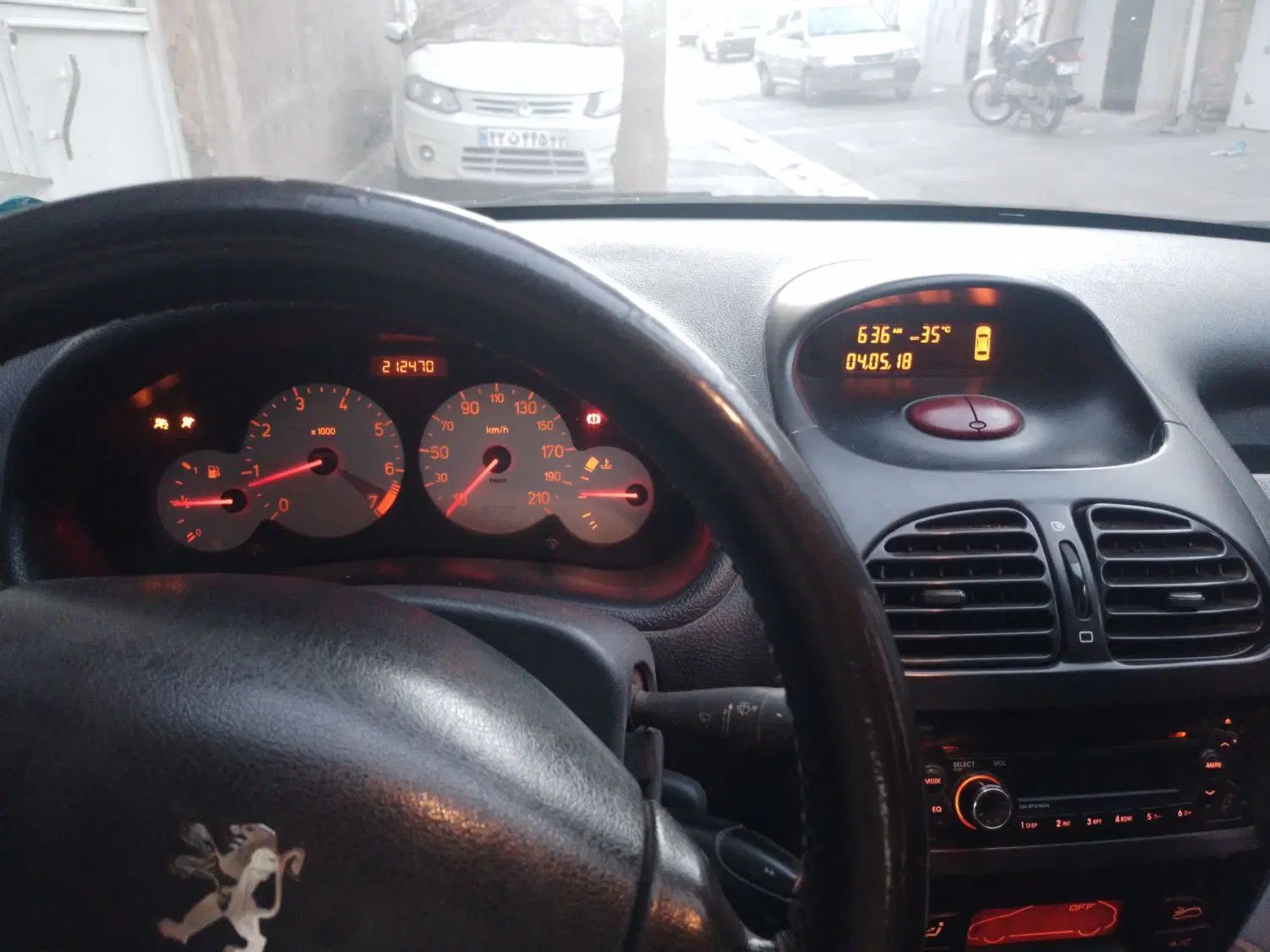 پژو ۲۰۶ صندوق دار v8 - 1393
