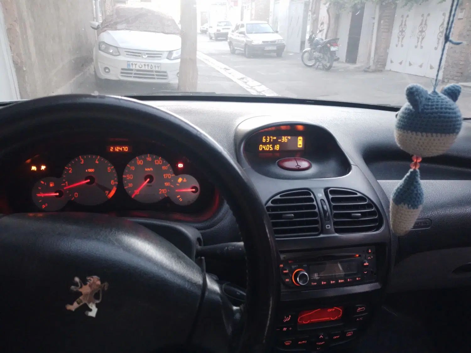 پژو ۲۰۶ صندوق دار v8 - 1393