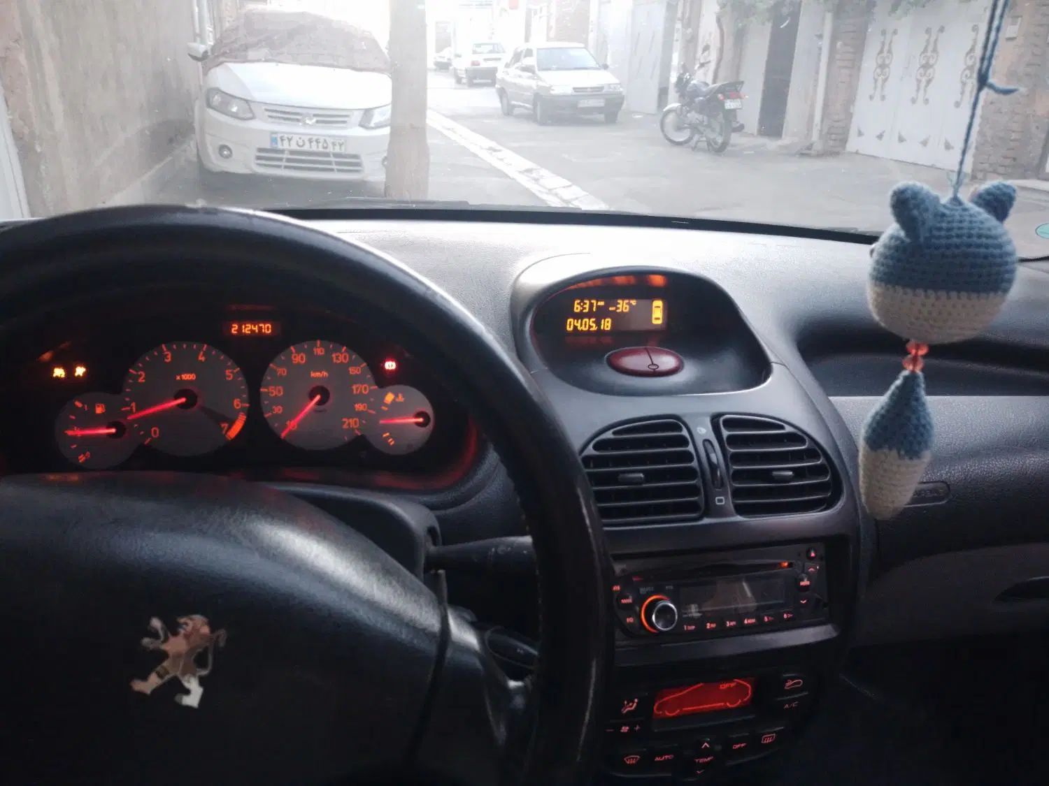 پژو ۲۰۶ صندوق دار v8 - 1393