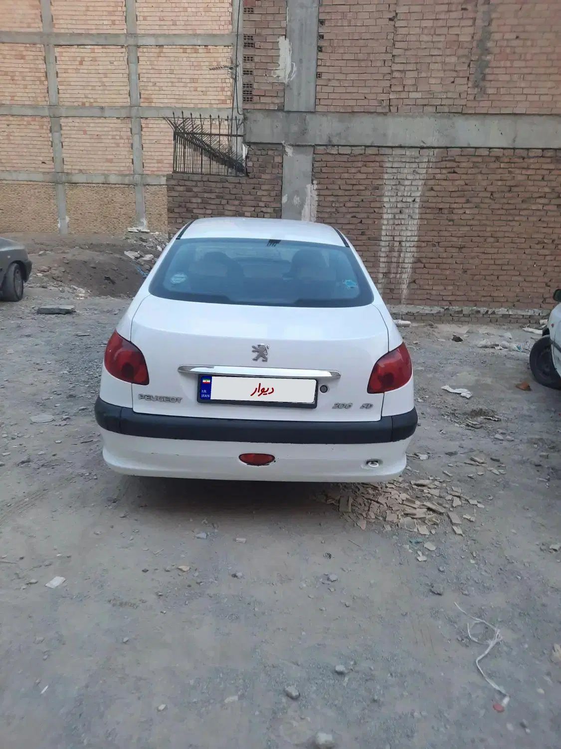 پژو ۲۰۶ صندوق دار v8 - 1398