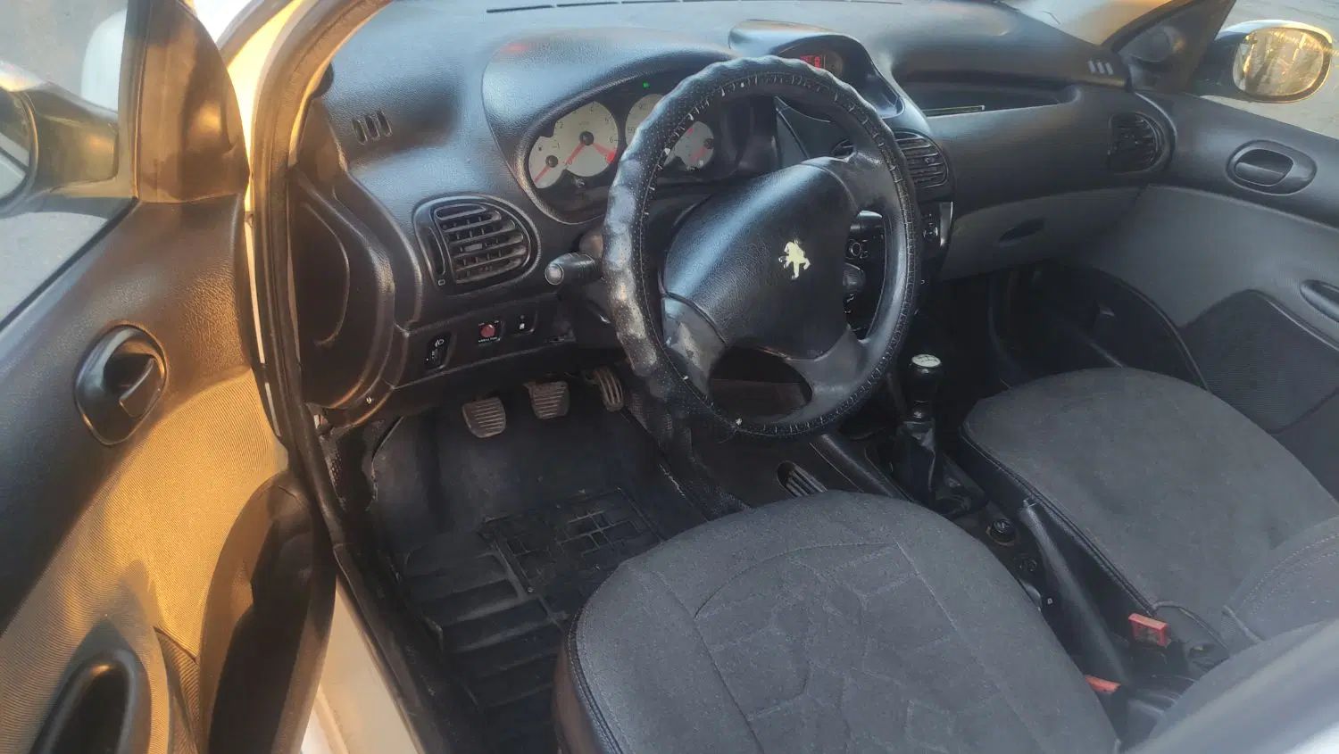 پژو ۲۰۶ صندوق دار v8 - 1394