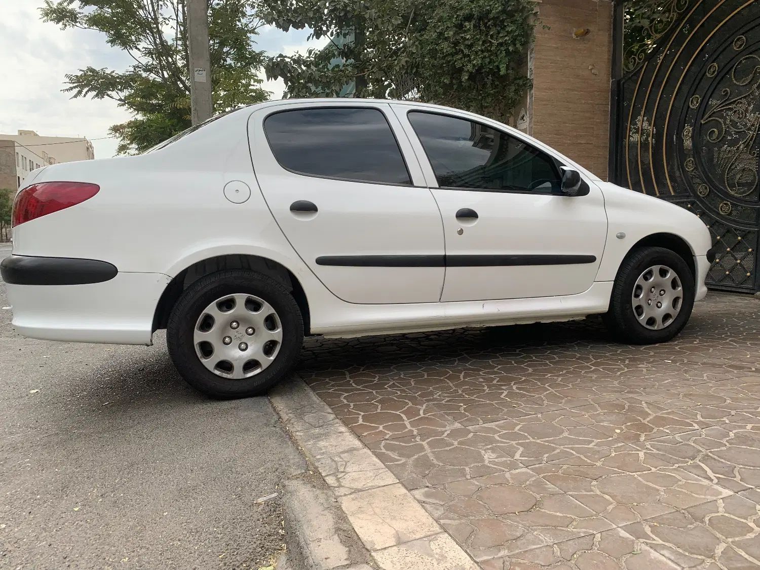 پژو ۲۰۶ صندوق دار v8 - 1397