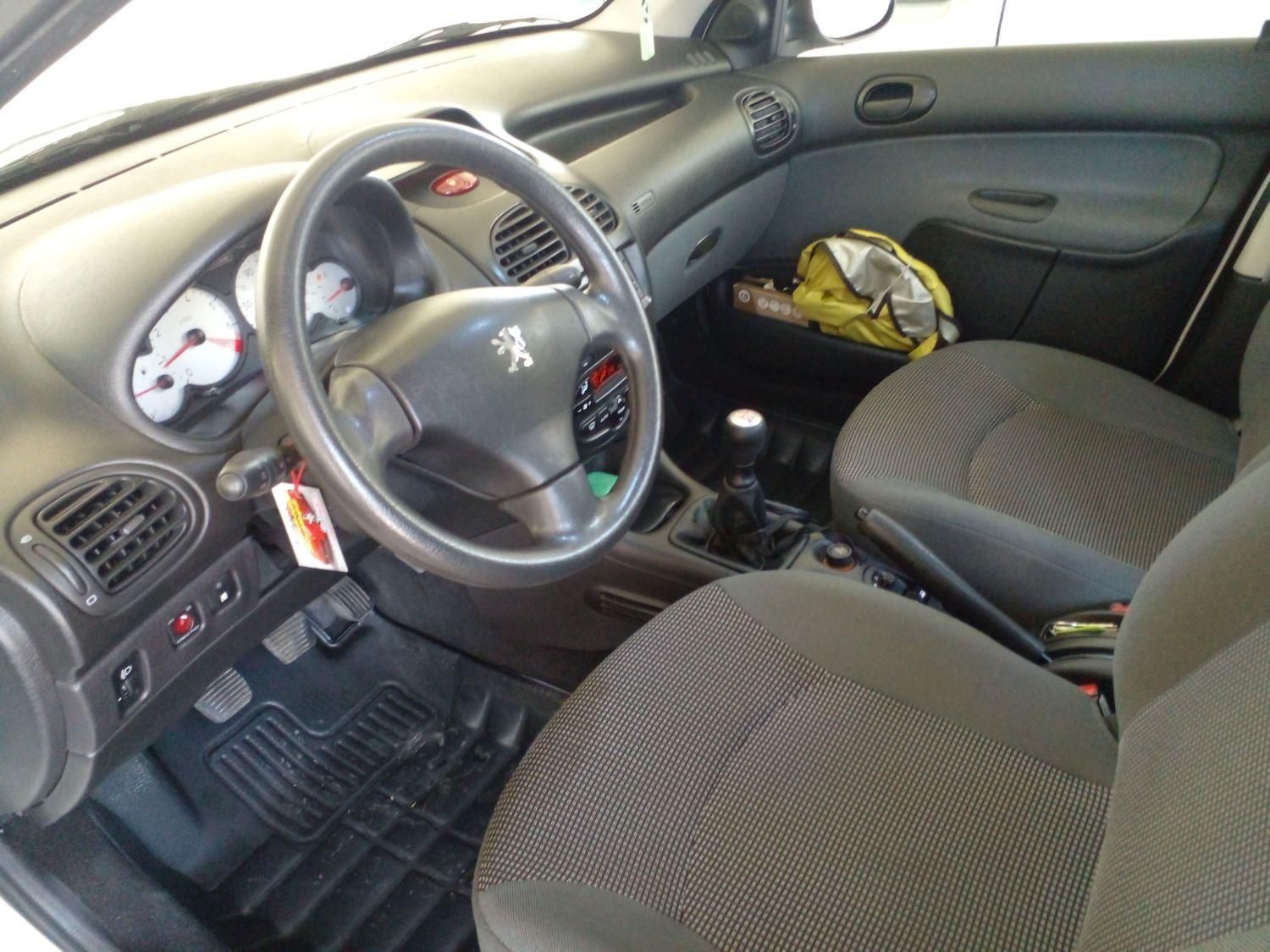 پژو ۲۰۶ صندوق دار v8 - 1396