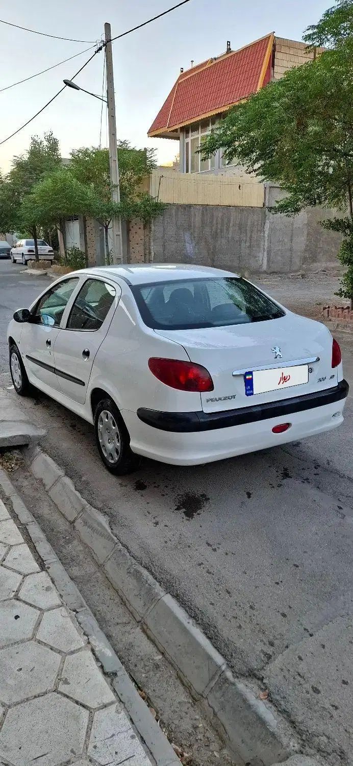 پژو ۲۰۶ صندوق دار v8 - 1397
