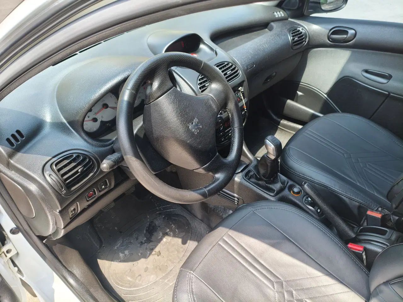 پژو ۲۰۶ صندوق دار v8 - 1396