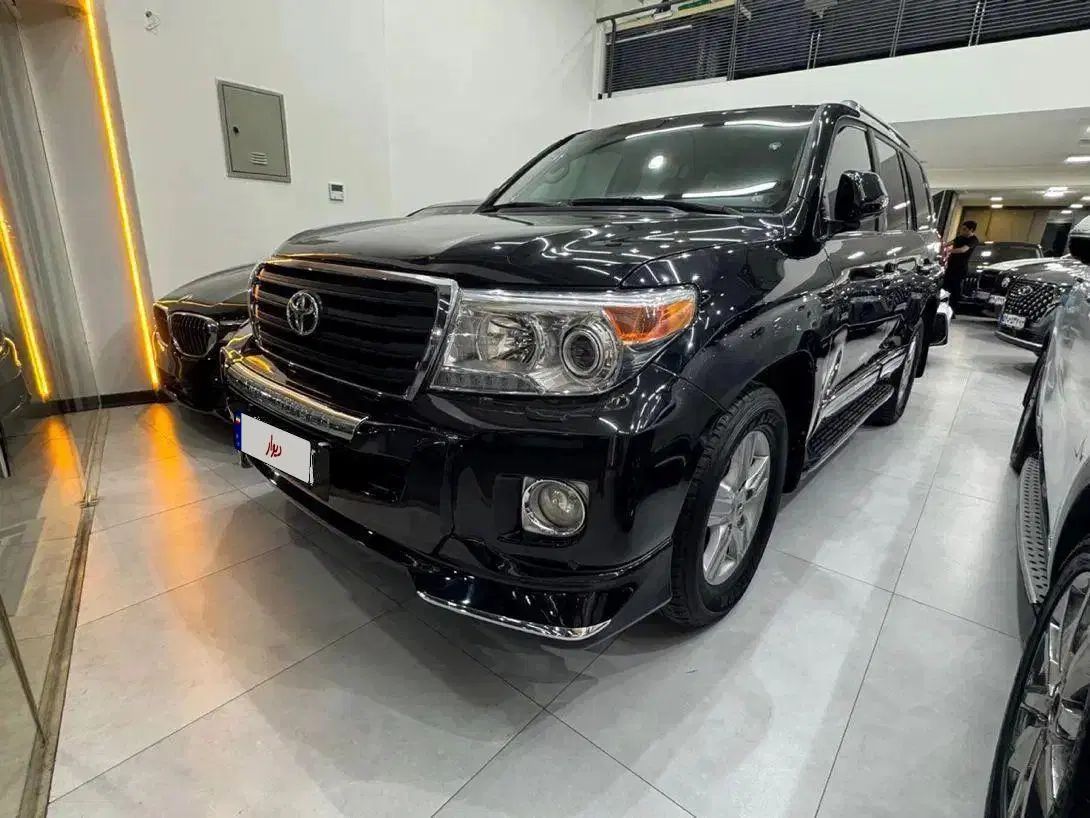 تویوتا لندکروز VXR نسل ۵ - 2012