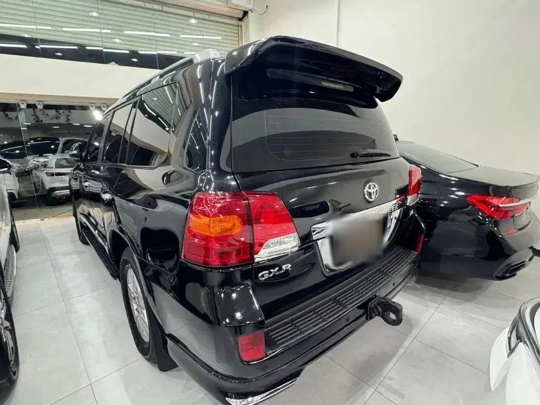 تویوتا لندکروز VXR نسل ۵ - 2012