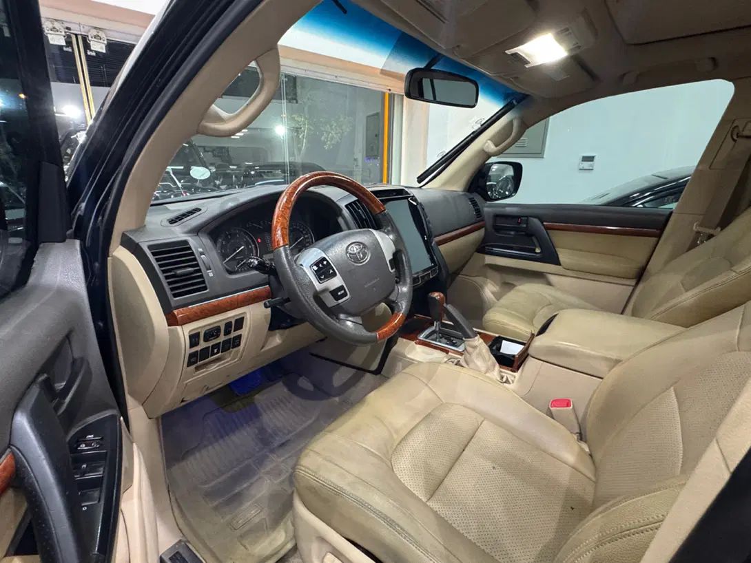 تویوتا لندکروز VXR نسل ۵ - 2012