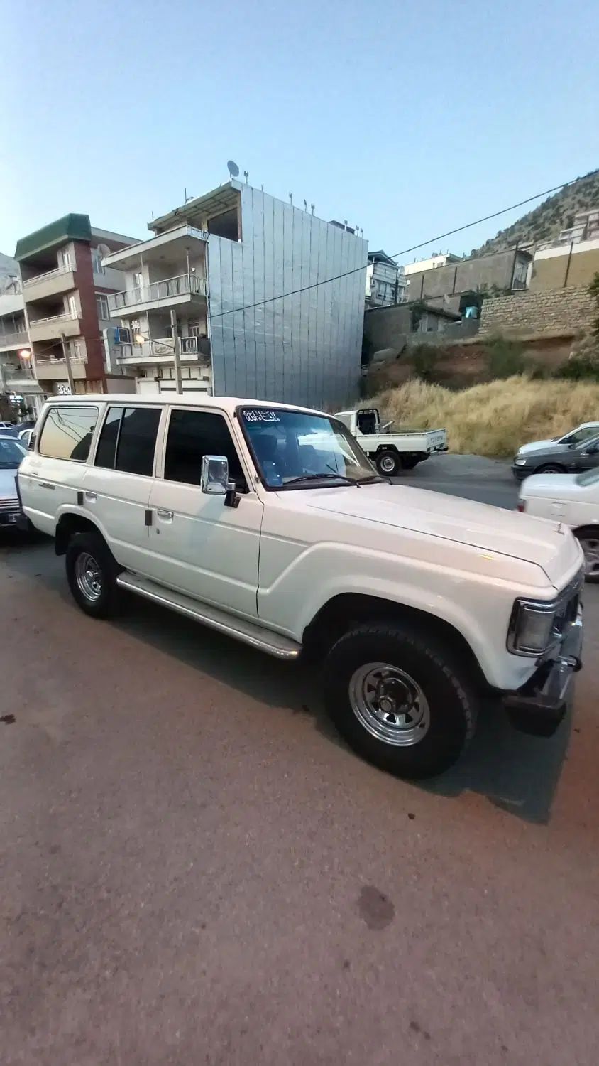 تویوتا کمری XLE - 1402