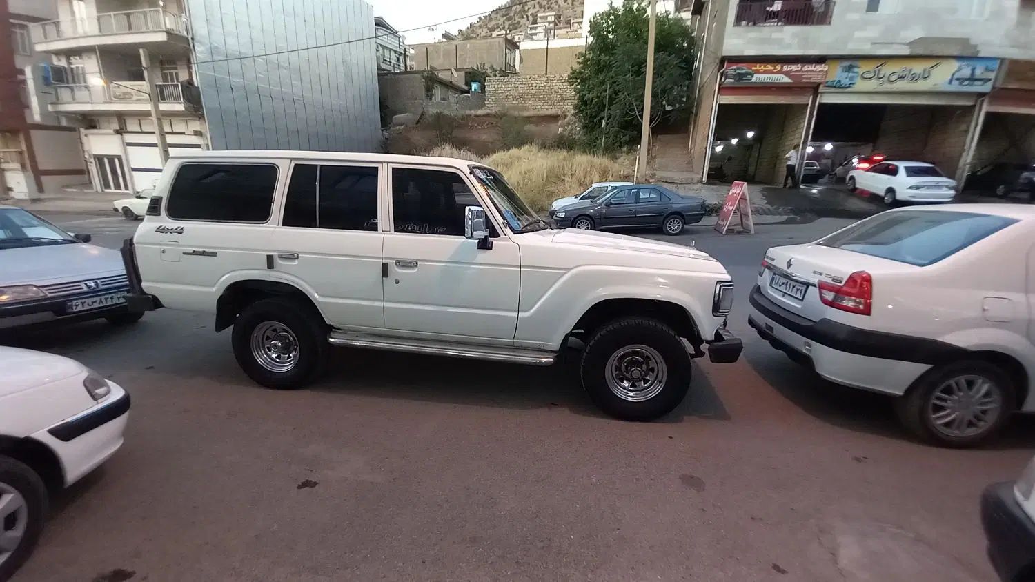 تویوتا کمری XLE - 1402