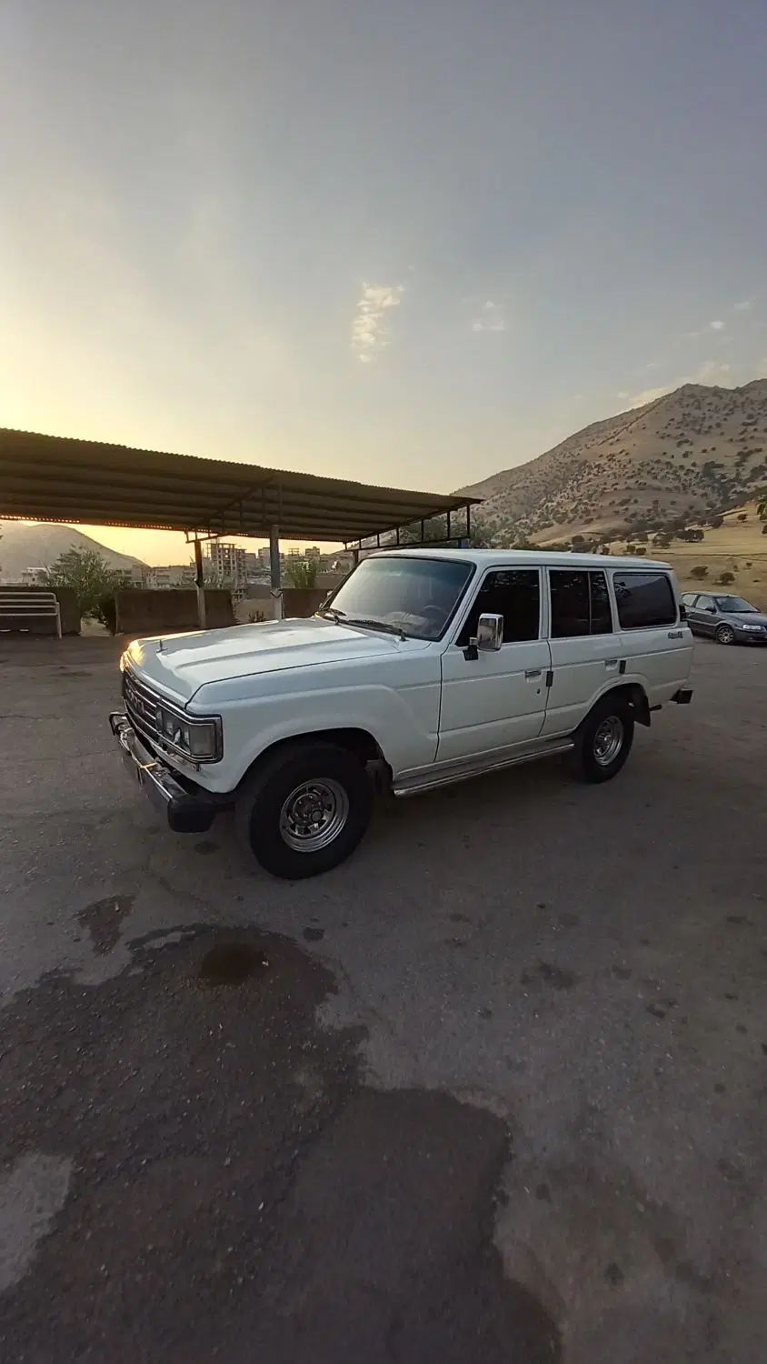 تویوتا کمری XLE - 1402