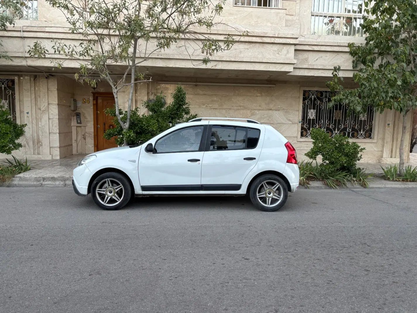 رنو ساندرو دنده ای - 1395