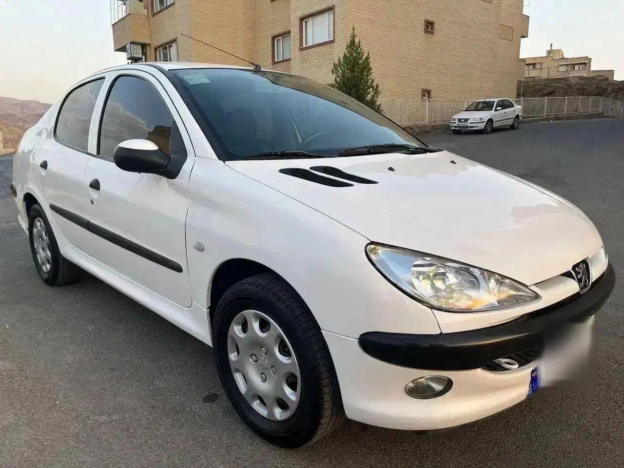 پژو ۲۰۶ صندوق دار v8 - 1395