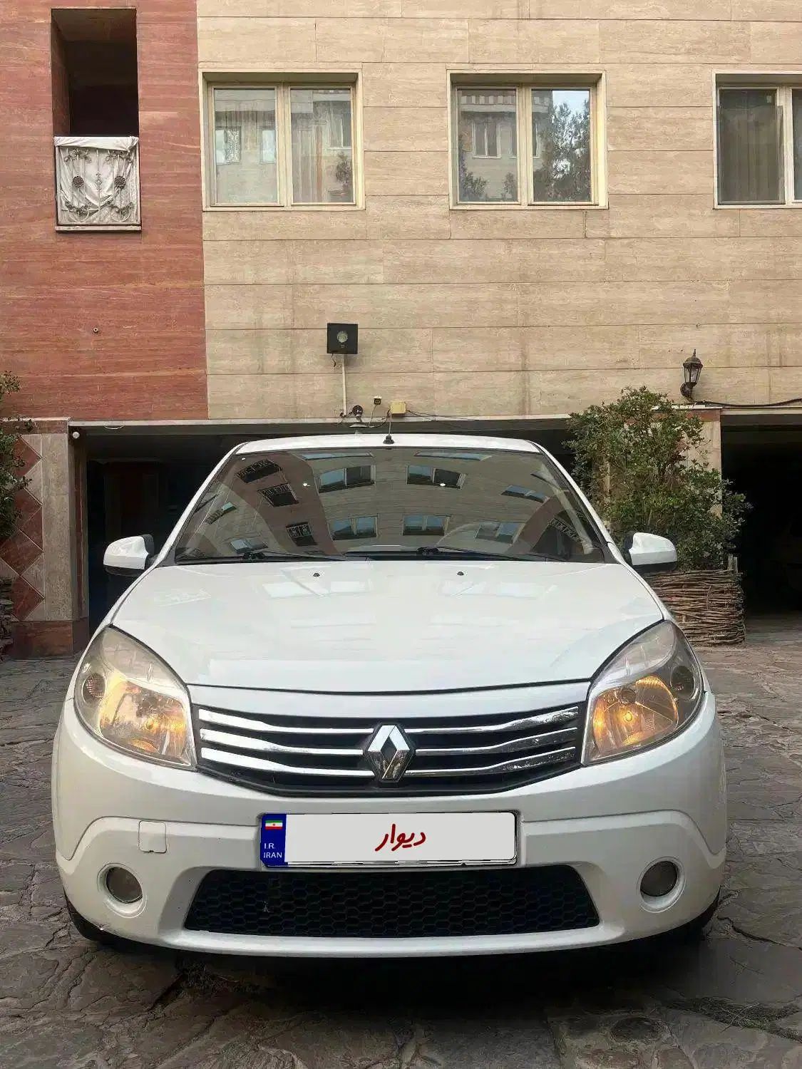 رنو ساندرو اتوماتیک - 1395