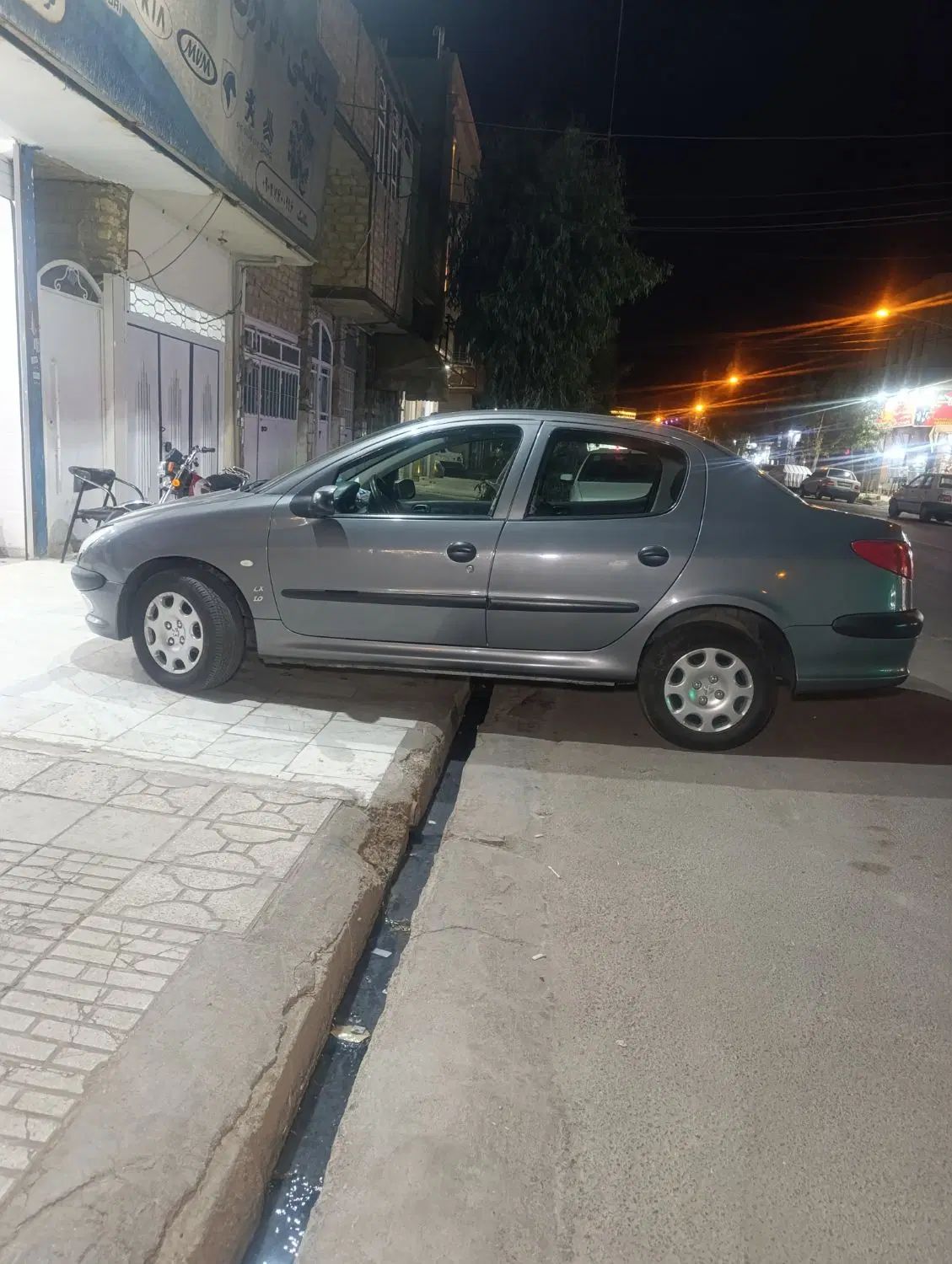 پژو ۲۰۶ صندوق دار v8 - 1395