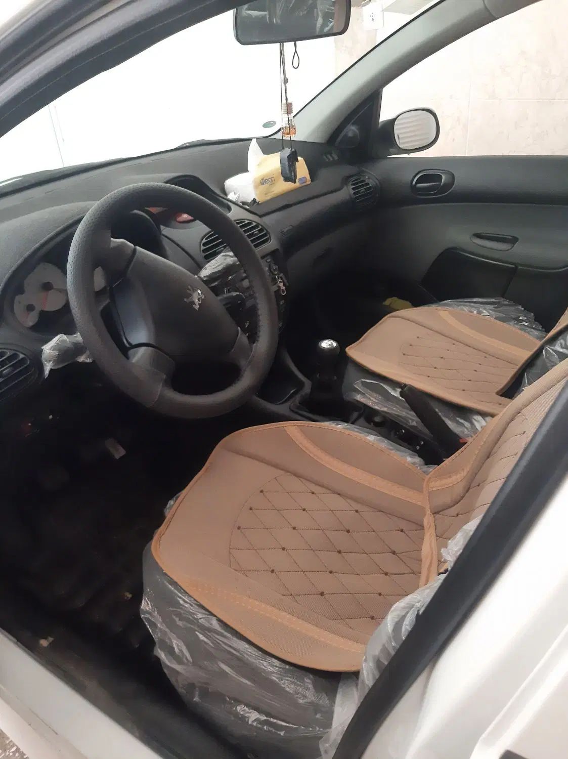 پژو ۲۰۶ صندوق دار v8 - 1399