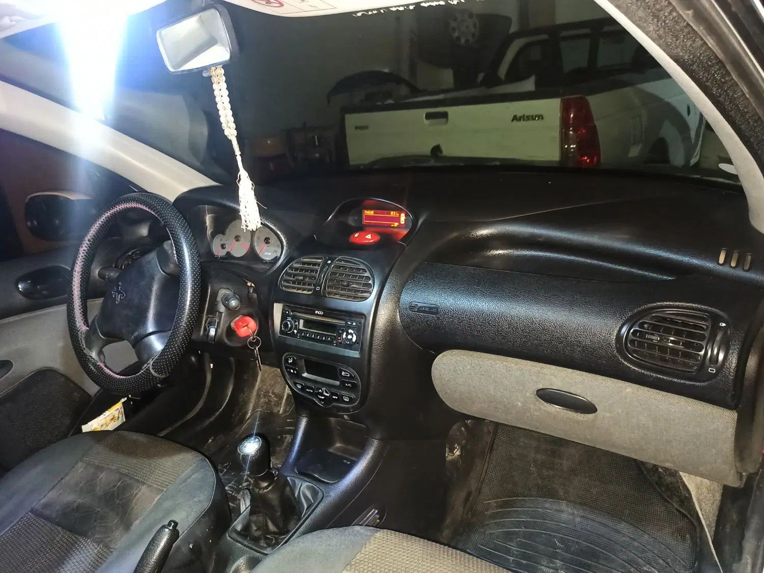 پژو ۲۰۶ صندوق دار v8 - 1399