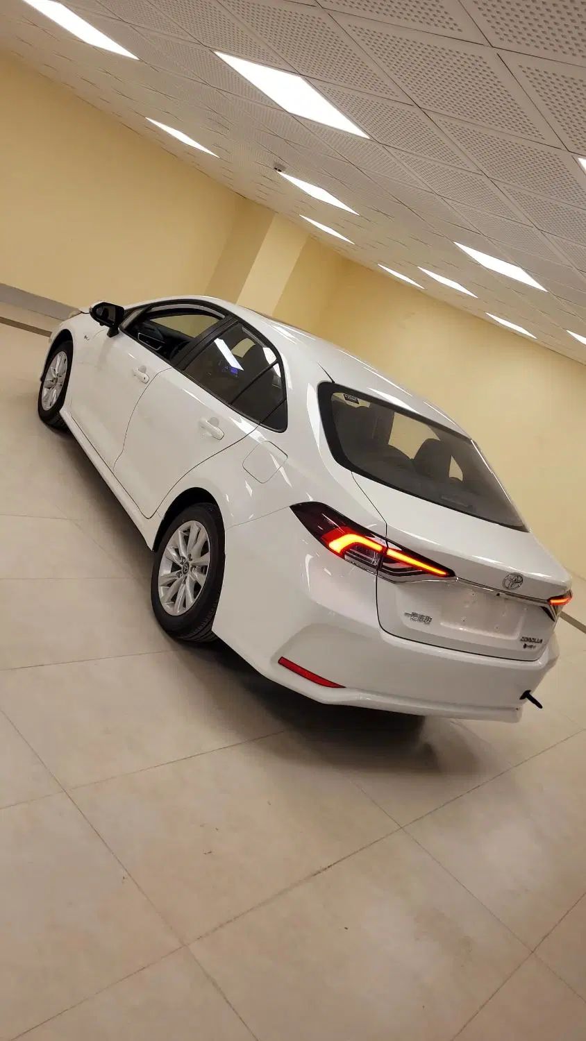 تویوتا کمری XLE - 2025