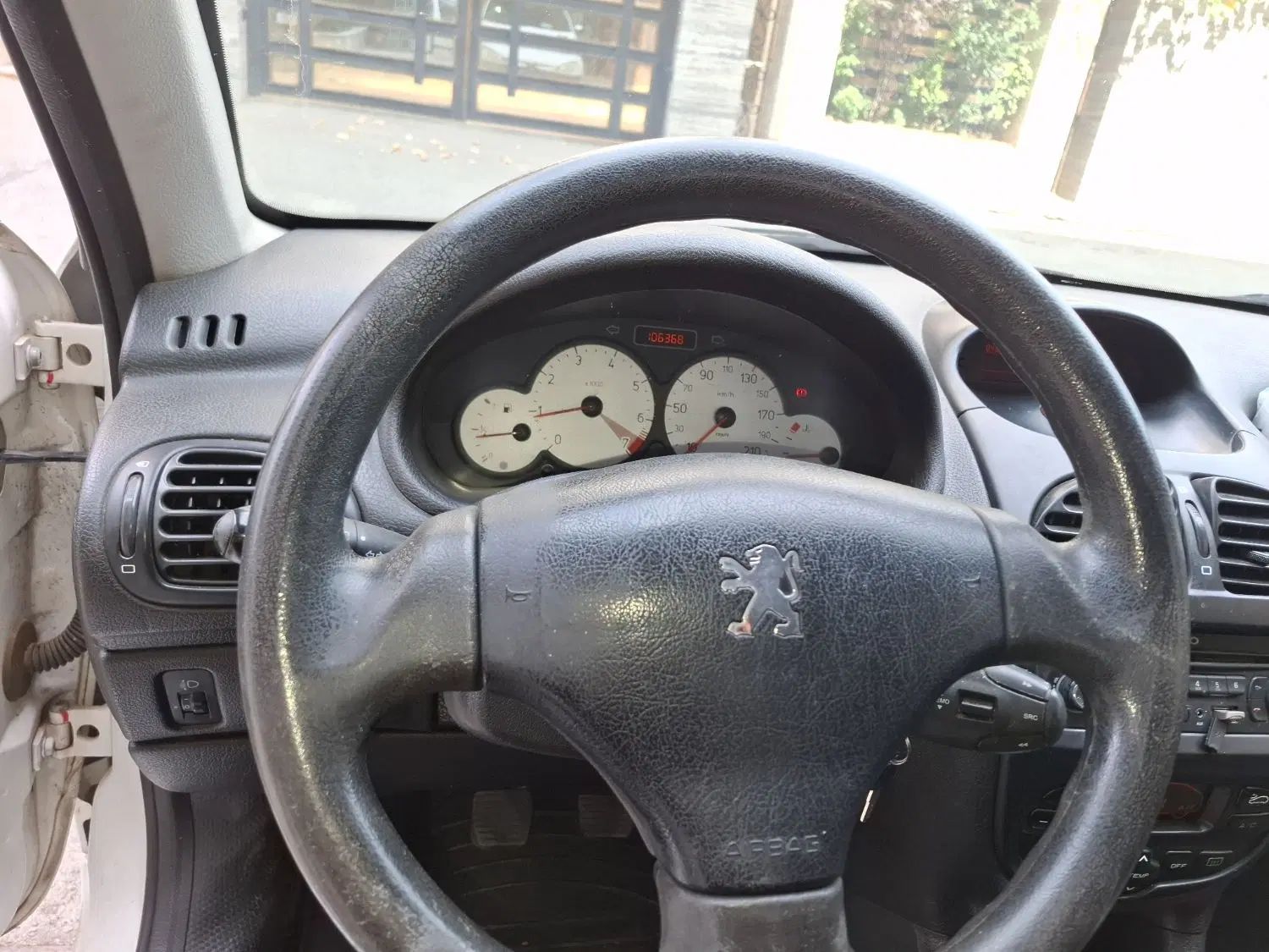 پژو ۲۰۶ صندوق دار v8 - 1396