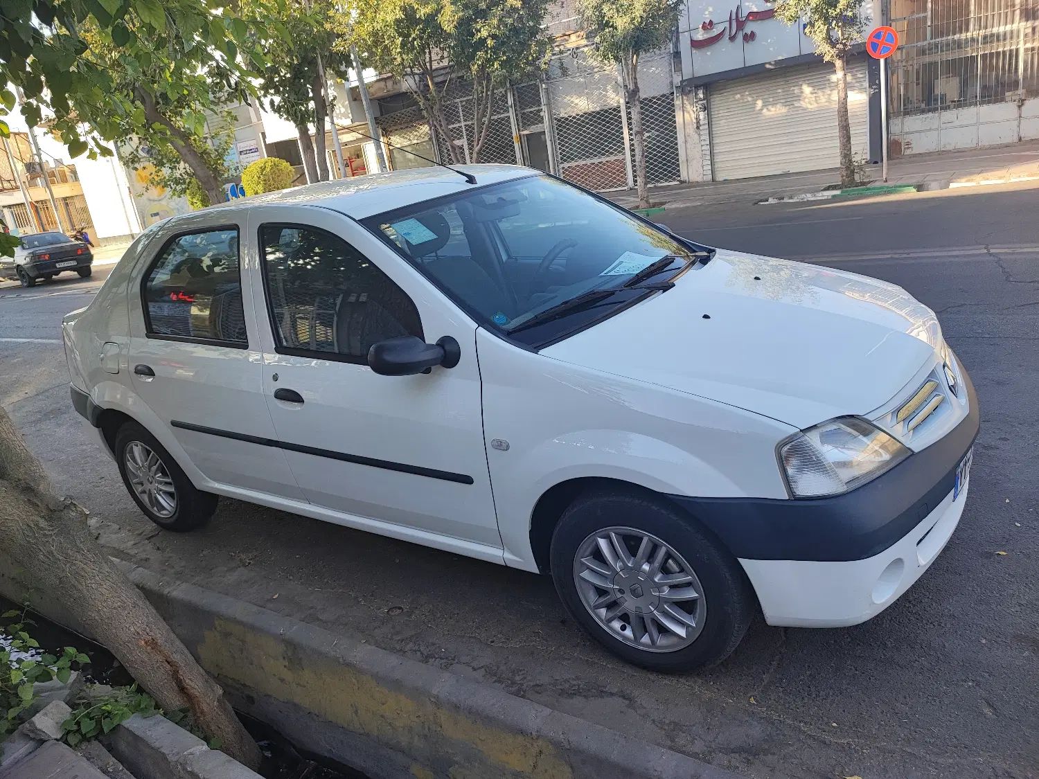 خودرو رنو، تندر 90 آگهی ann_19980612