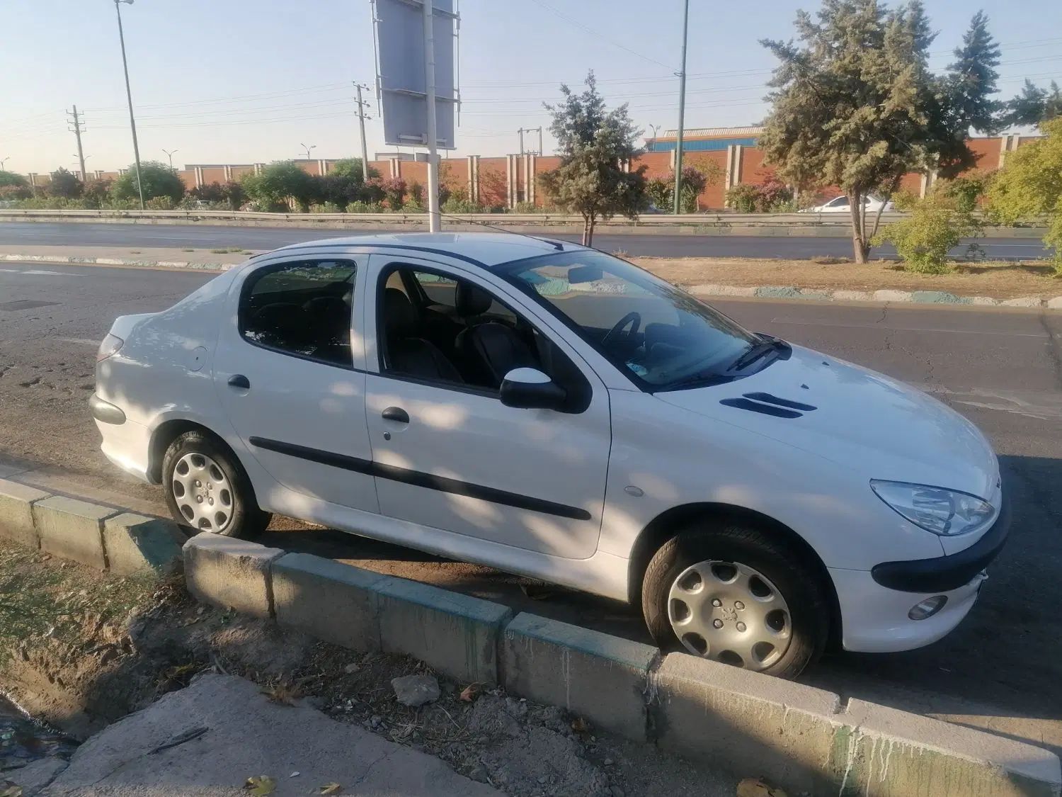 پژو ۲۰۶ صندوق دار v8 - 1391