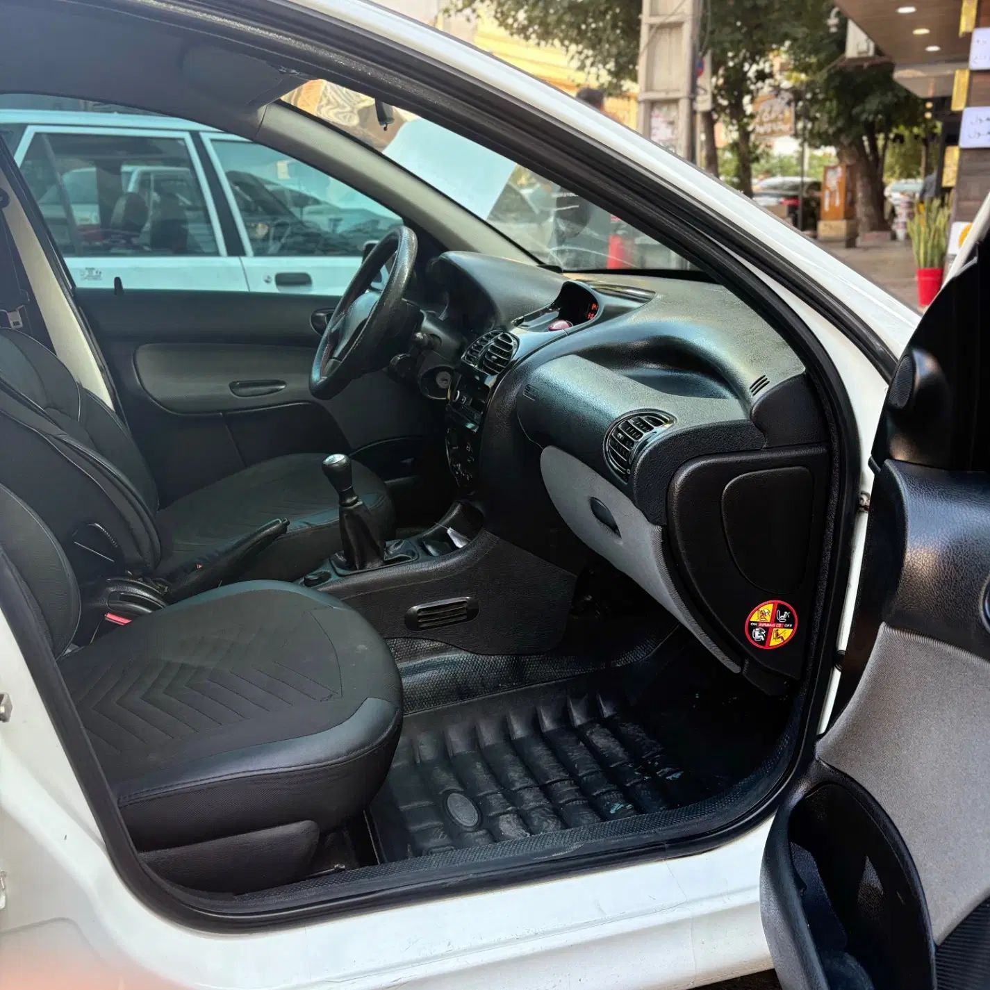 پژو ۲۰۶ صندوق دار v8 - 1393