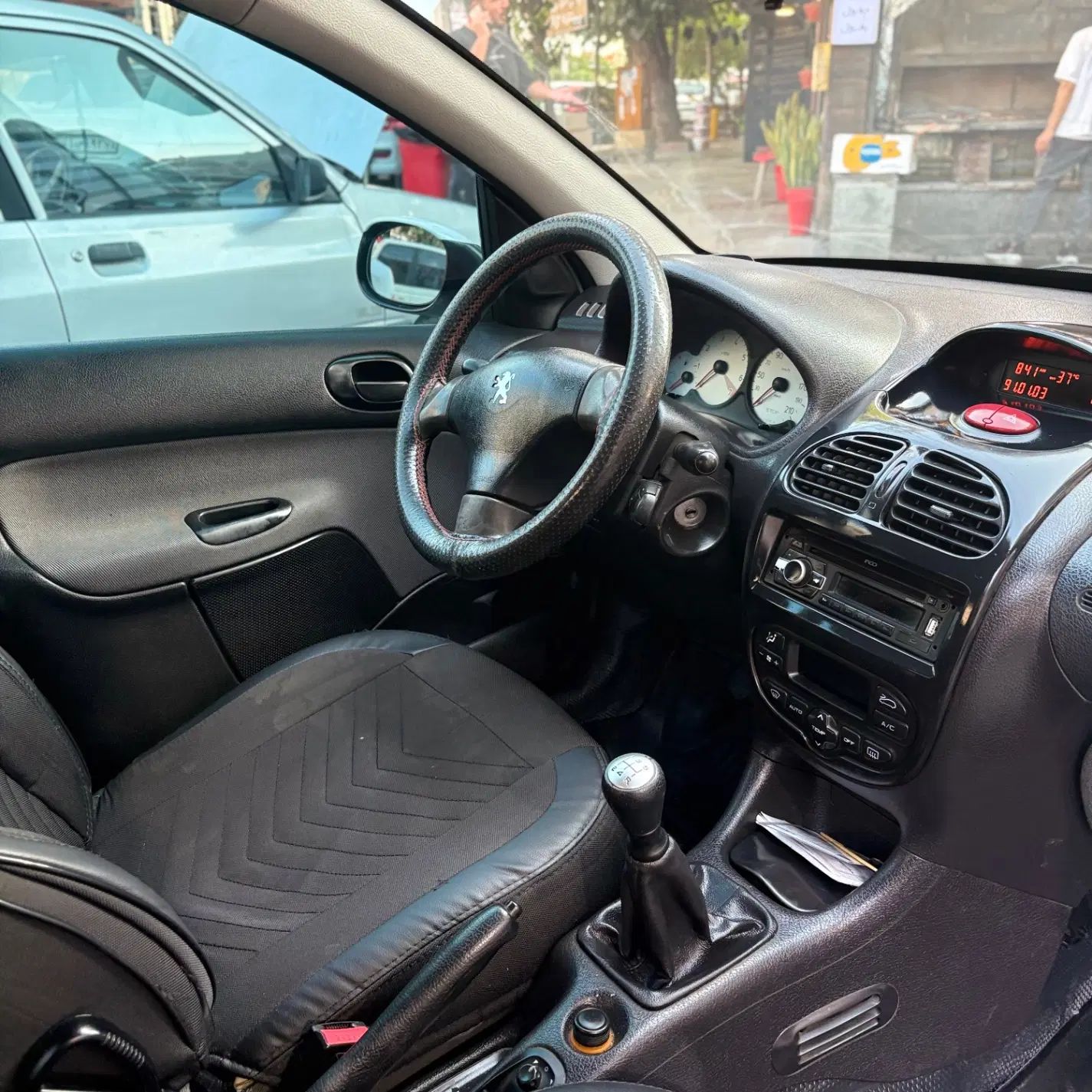 پژو ۲۰۶ صندوق دار v8 - 1393