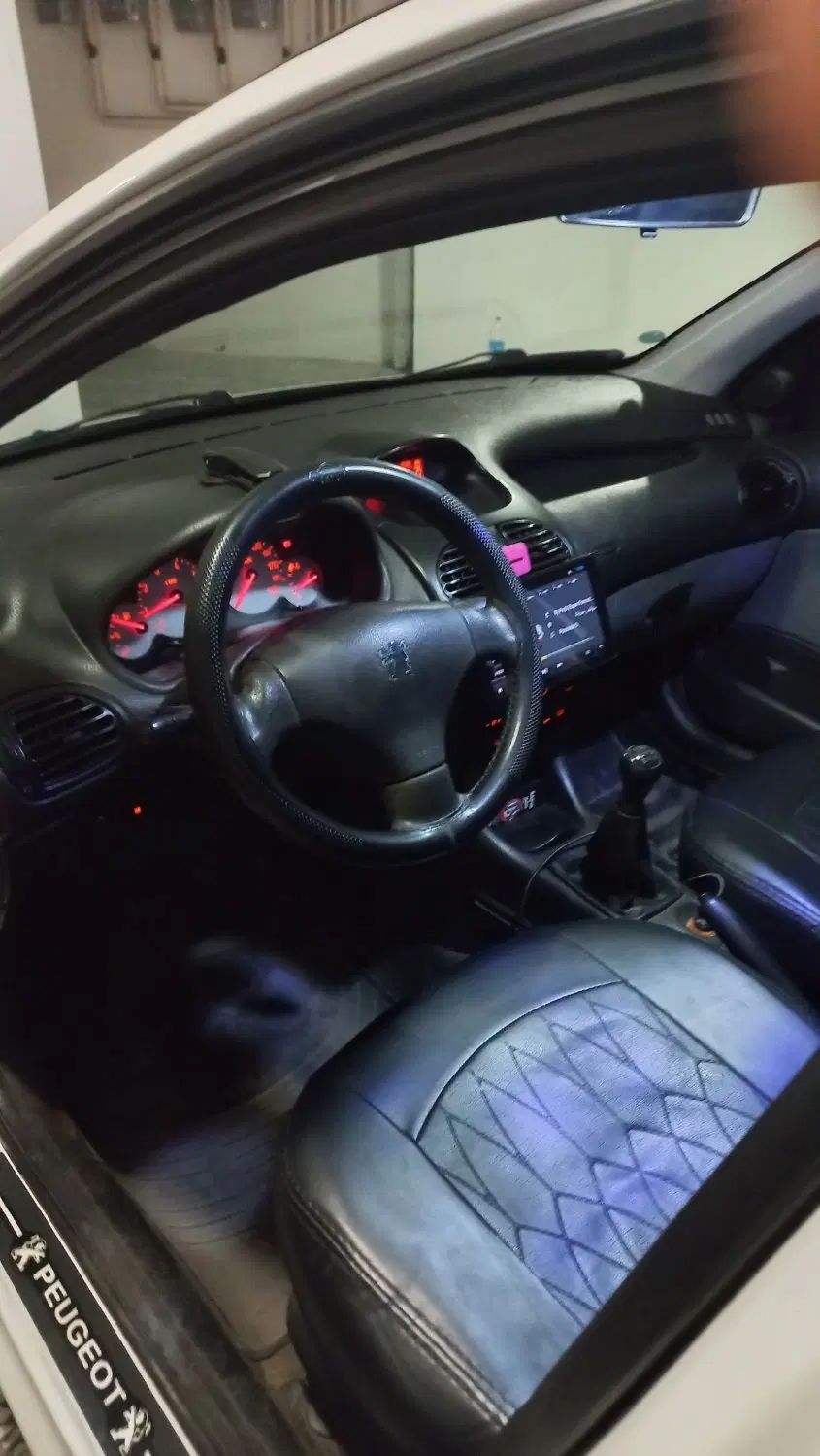 پژو ۲۰۶ صندوق دار v8 - 1395