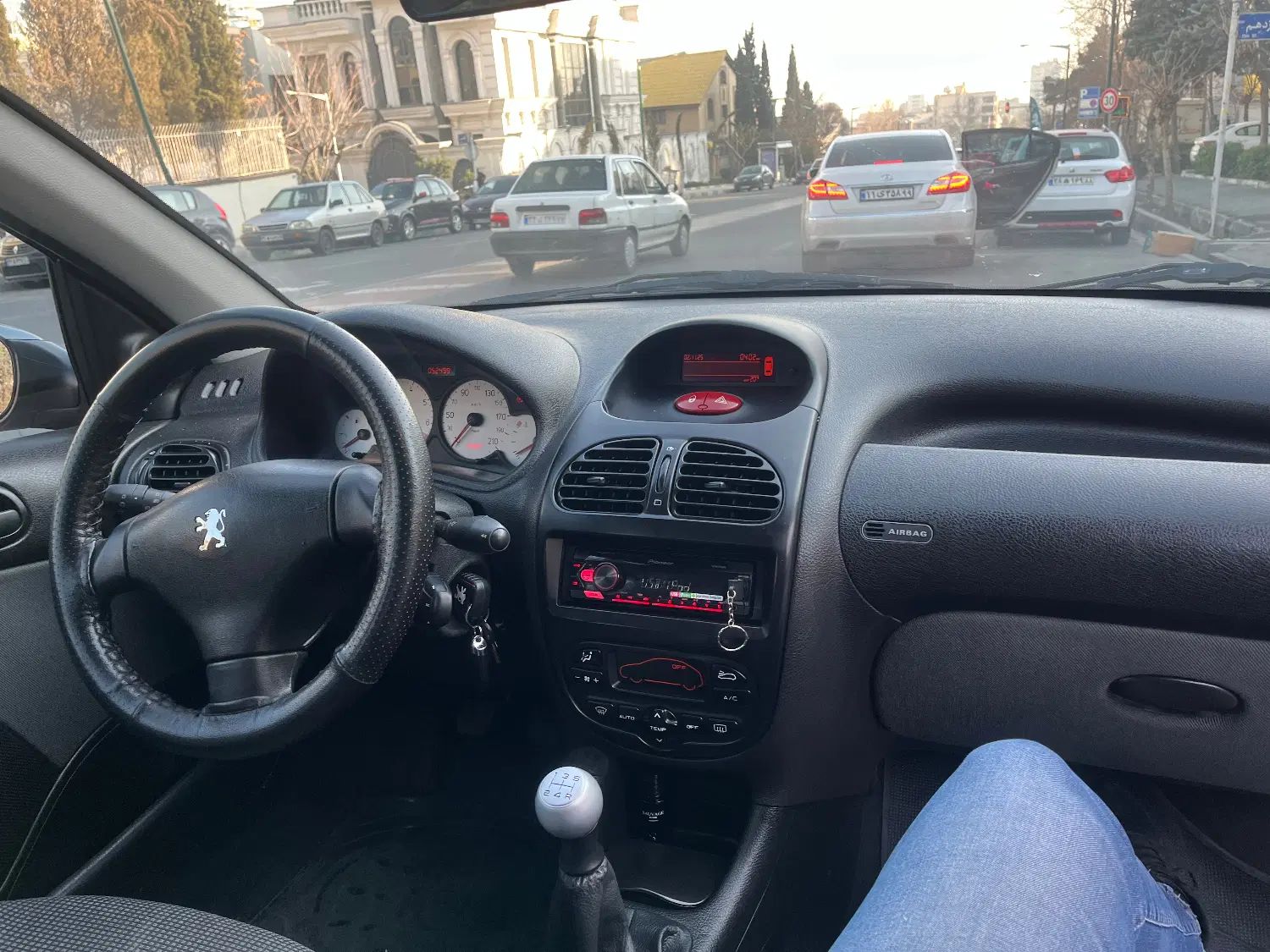 پژو ۲۰۶ صندوق دار v8 - 1396