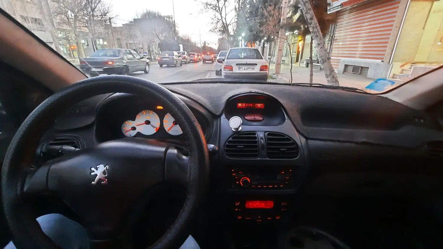 پژو ۲۰۶ صندوق دار v8 - 1390