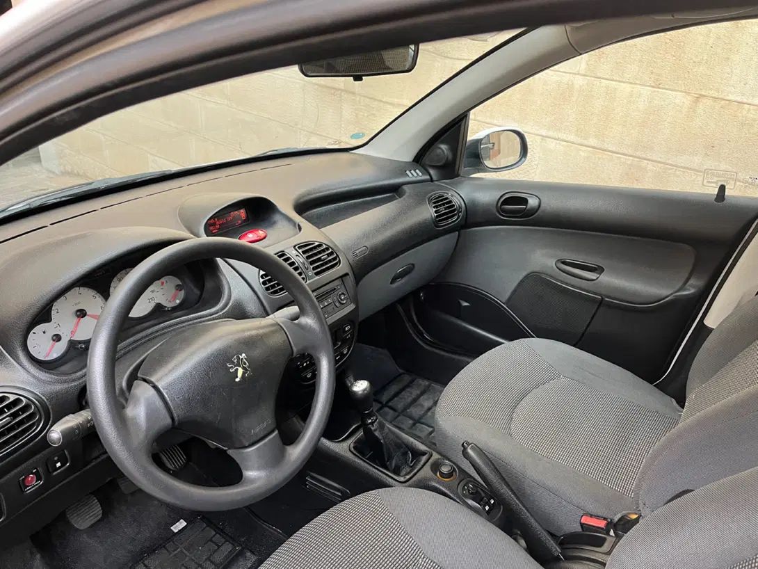 پژو ۲۰۶ صندوق دار v8 - 1395