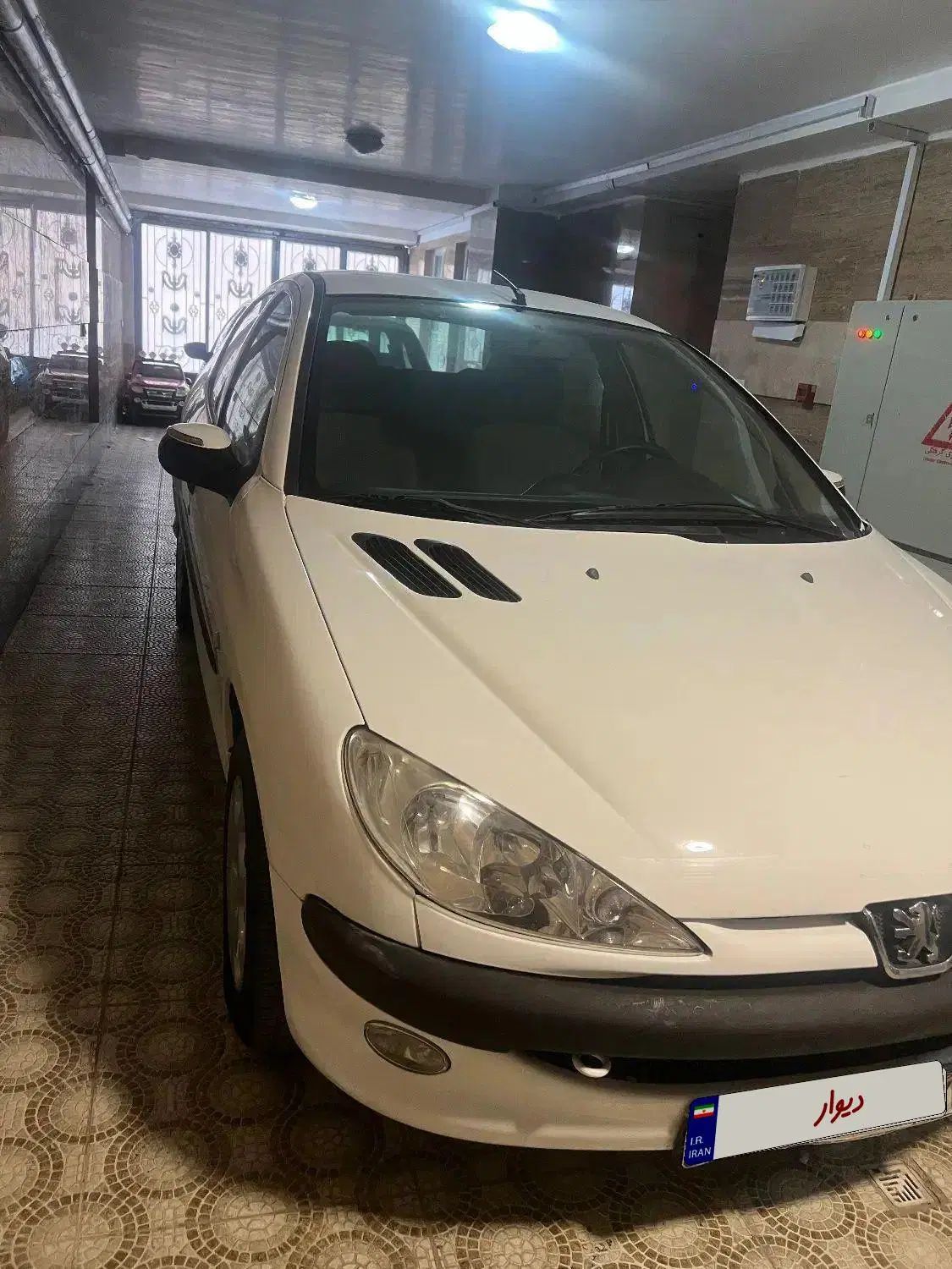پژو ۲۰۶ صندوق دار v8 - 1395