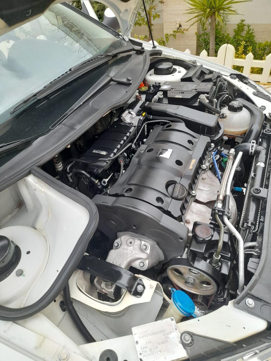 پژو ۲۰۶ صندوق دار v8 - 1396