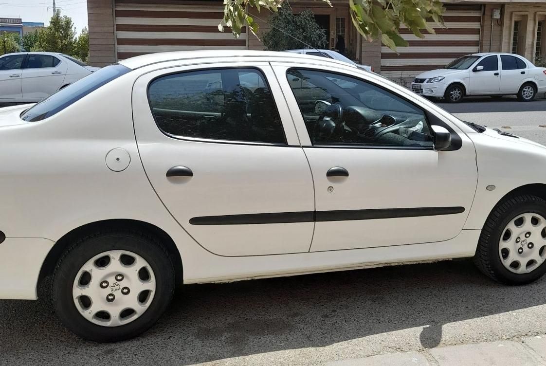 پژو ۲۰۶ صندوق دار v8 - 1396