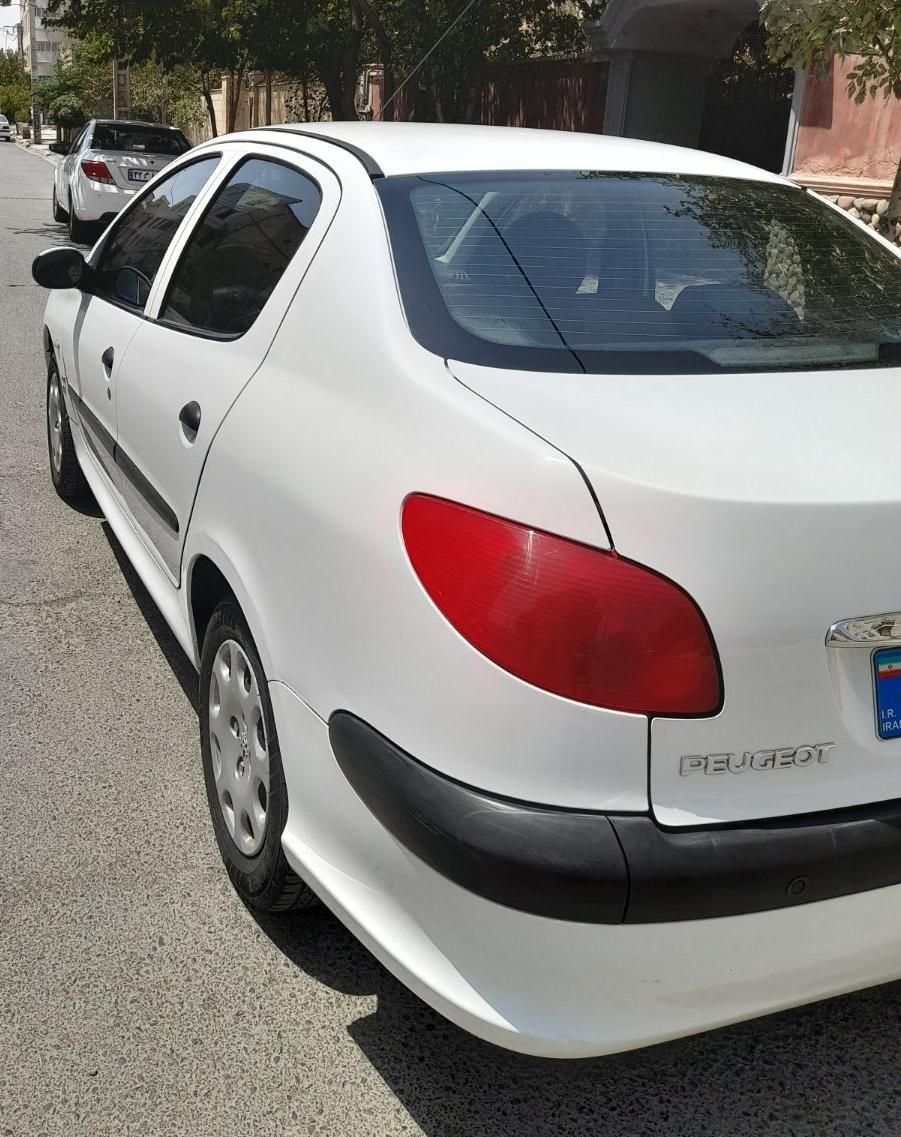 پژو ۲۰۶ صندوق دار v8 - 1396