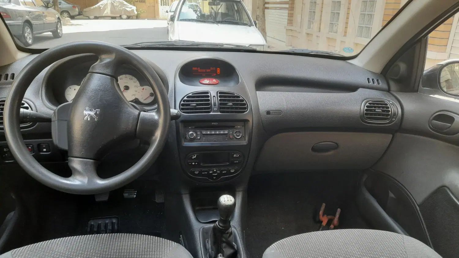 پژو ۲۰۶ صندوق دار v8 - 1397