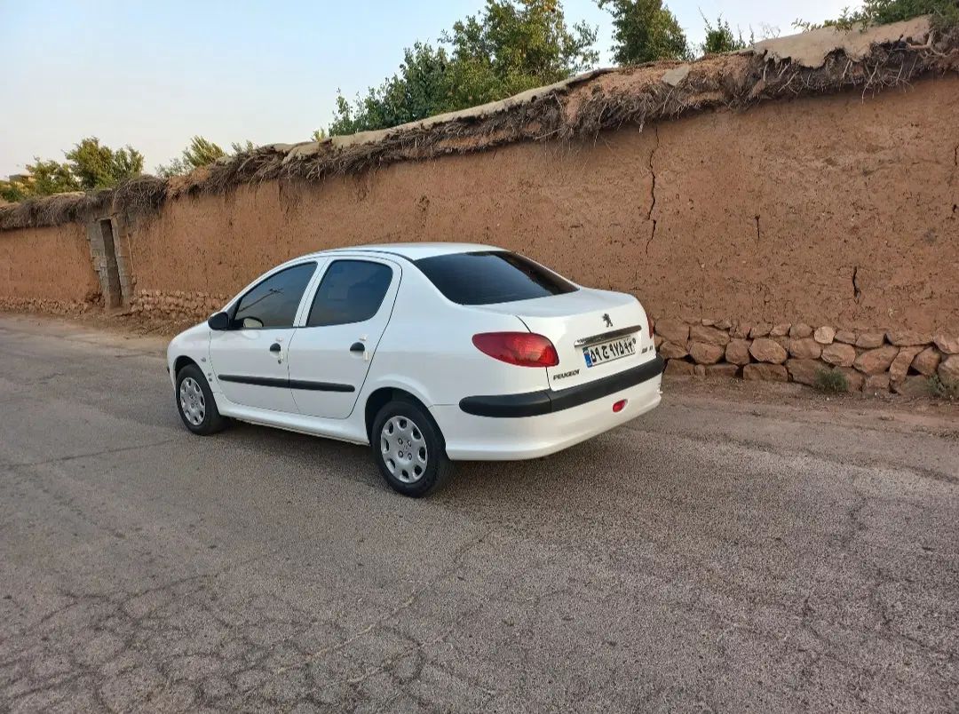 پژو ۲۰۶ صندوق دار v8 - 1399