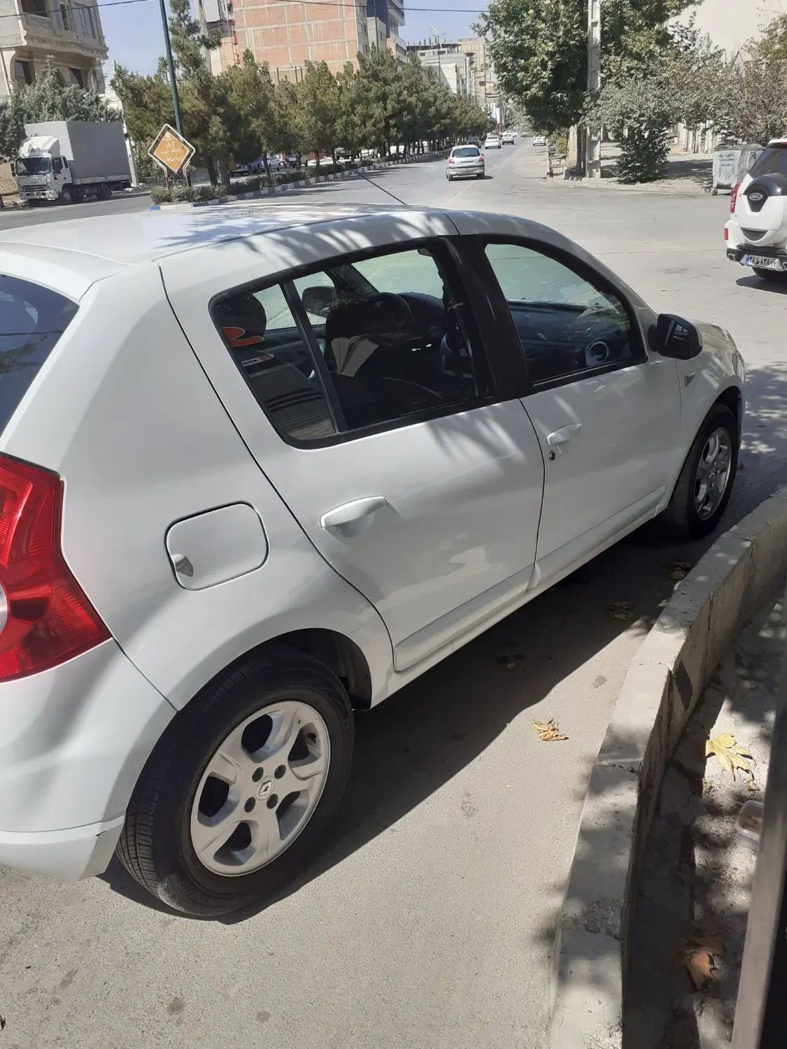 رنو ساندرو اتوماتیک - 1395