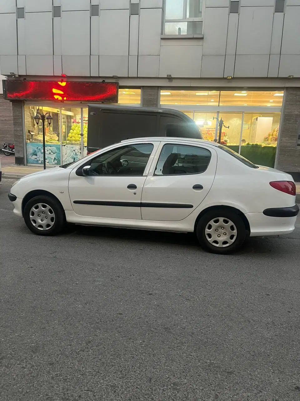 پژو ۲۰۶ صندوق دار v8 - 1390