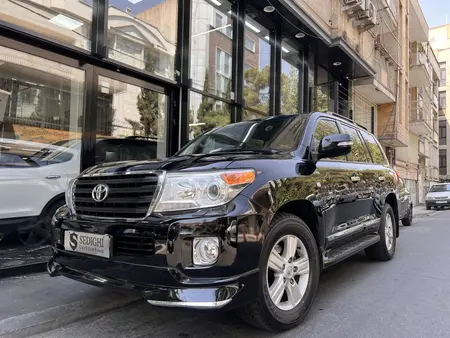 تویوتا لندکروز GXR نسل ۵ - 2010