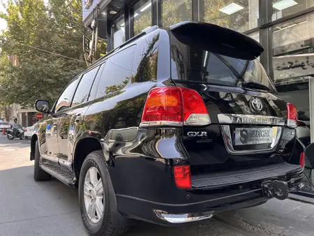 تویوتا لندکروز GXR نسل ۵ - 2010