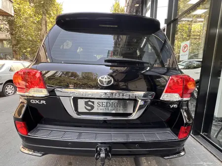 تویوتا لندکروز GXR نسل ۵ - 2010