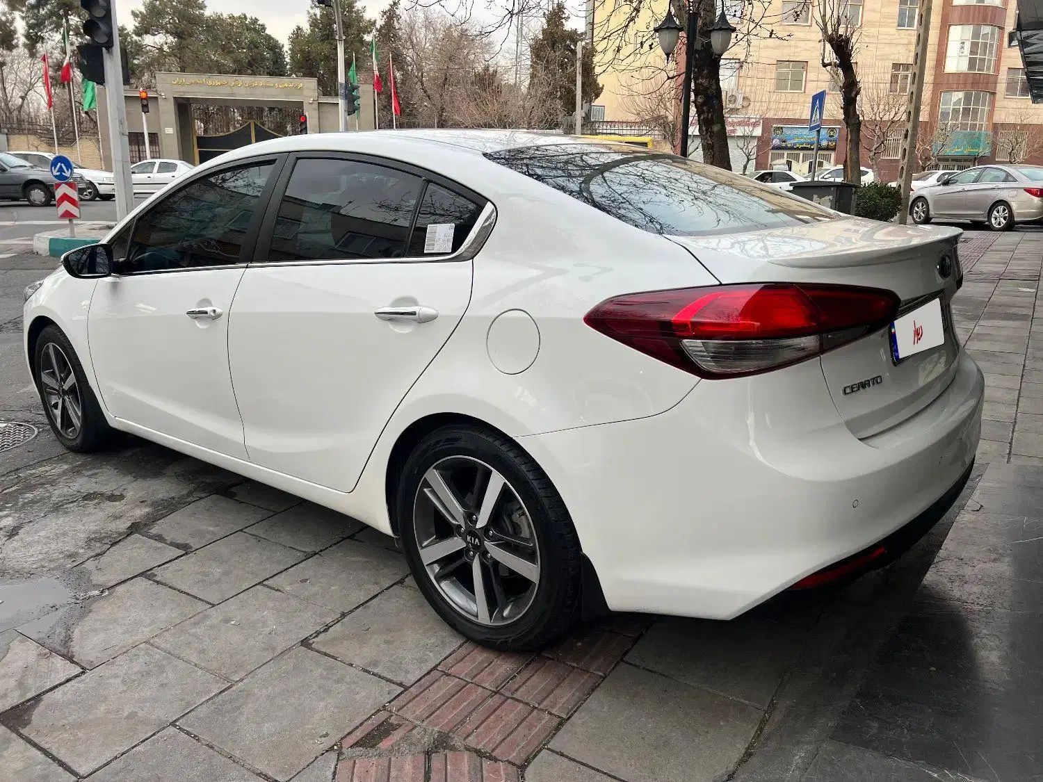کیا سراتو 2.0 لیتر اتوماتیک GT لاین - 2017
