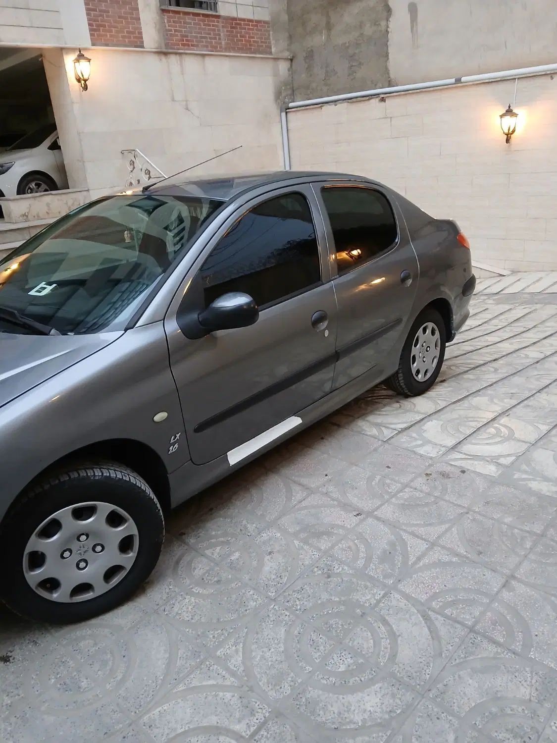 پژو ۲۰۶ صندوق دار v8 - 1393