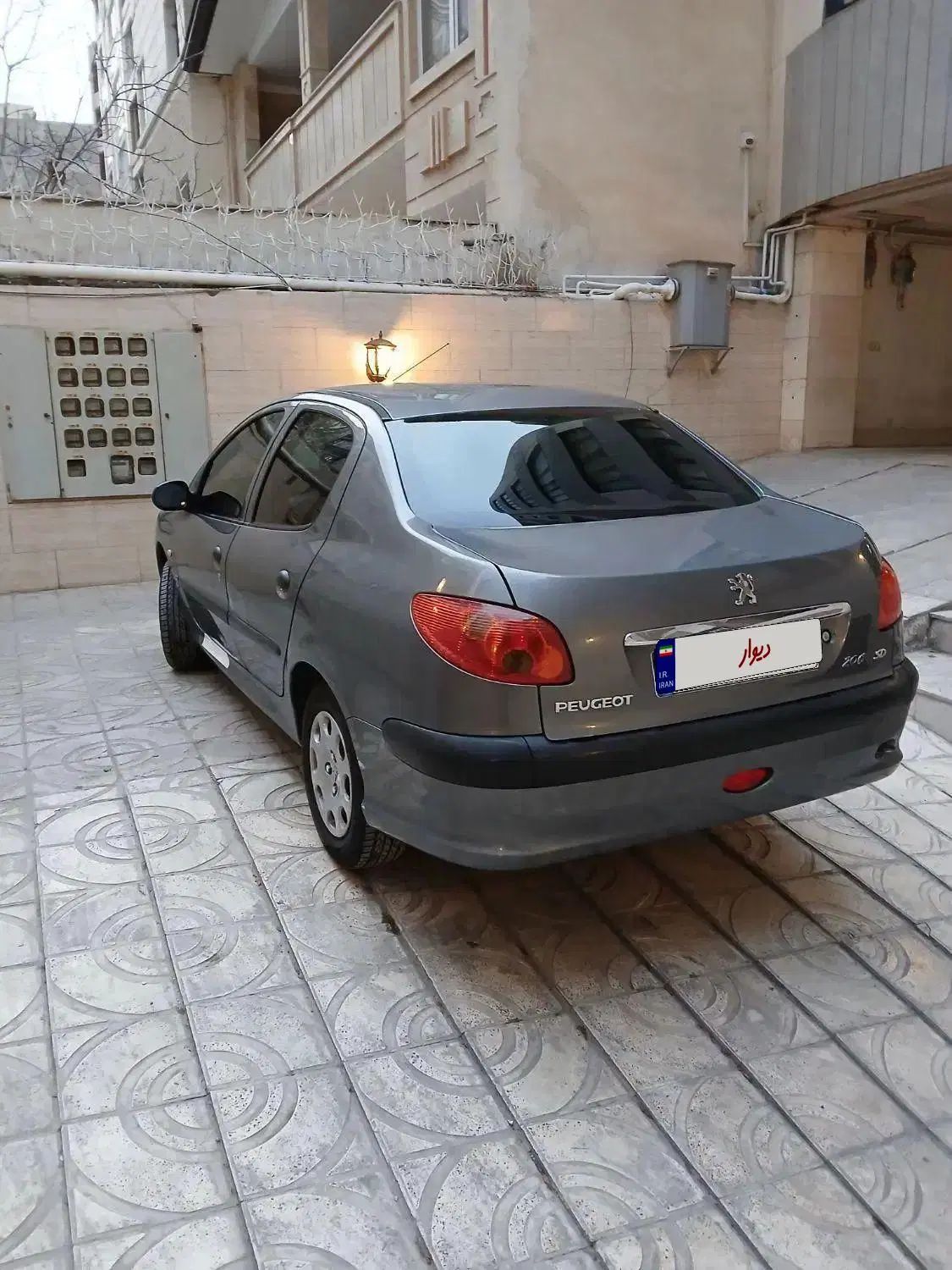 پژو ۲۰۶ صندوق دار v8 - 1393