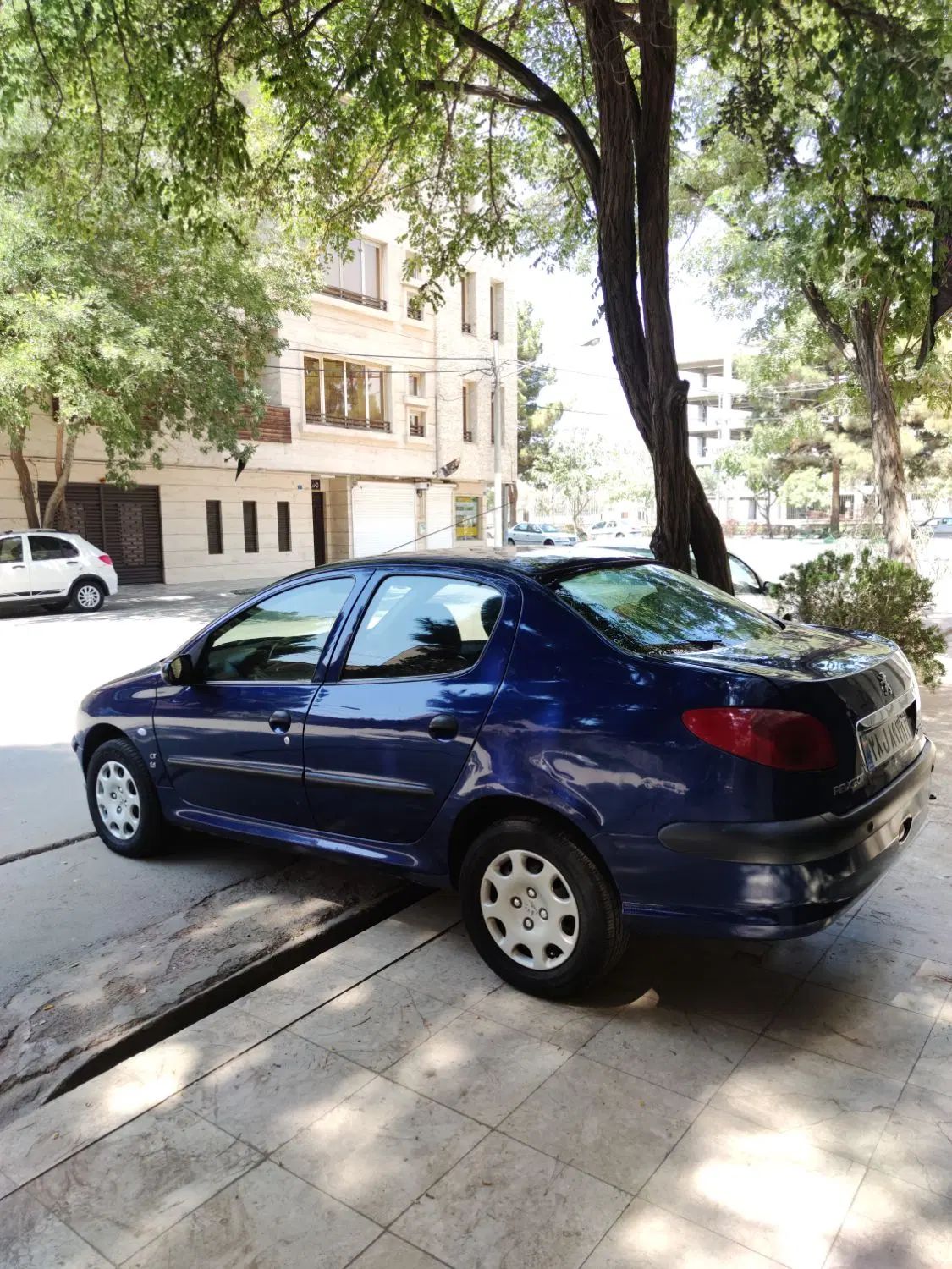 پژو ۲۰۶ صندوق دار v8 - 1390