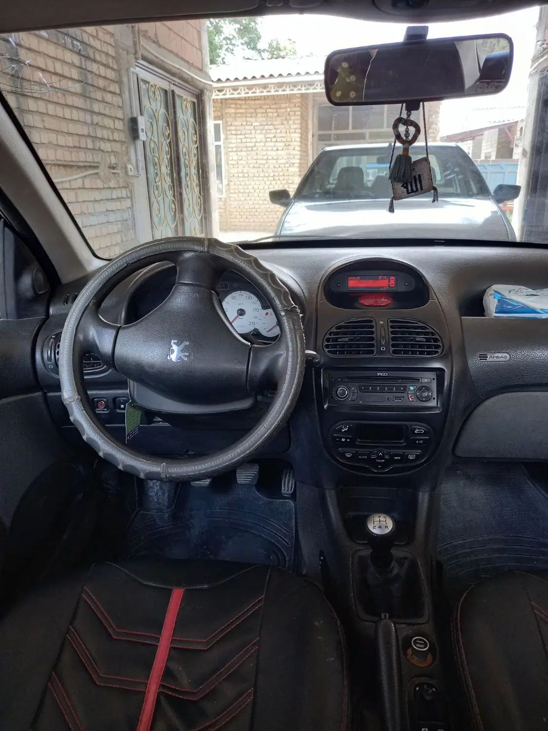 پژو ۲۰۶ صندوق دار v8 - 1393