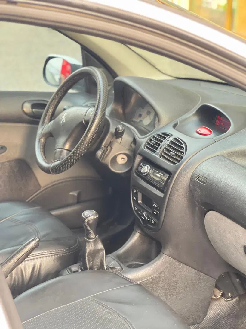 پژو ۲۰۶ صندوق دار v8 - 1397